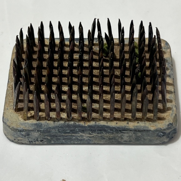 2 Vintage Frogs Flower Arranging Metal Spikes Small Lead - Picture 2 of 7